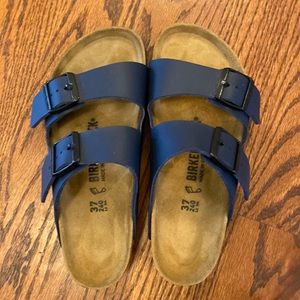 Rare, Navy Blue, Arizona Birkenstock sandals- Size 37 (women’s size 6-6.5)